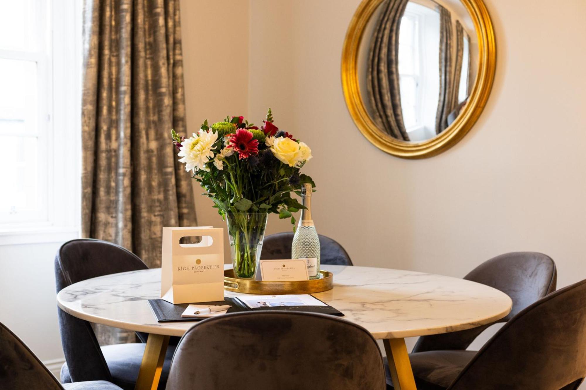 Righ Properties - Luxurious City Centre Three Bedroom Apartment EDI Kültér fotó
